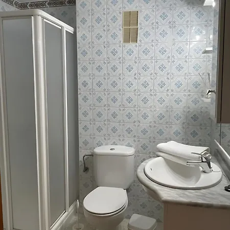 Estudio Con Aire Acondicionado En דירה